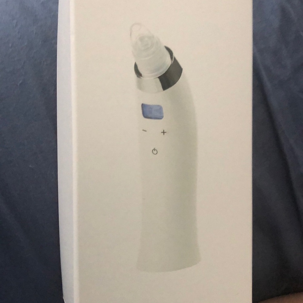 NWT Face cleansing pore vacuum